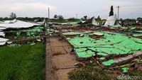 Gedung tersebut rata dengan tanah diterjang puting beliung.