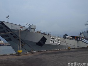 Bersandar di Pelabuhan Cirebon, Kapal Perang TNI AL Boleh Dimasuki Warga