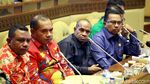 Bupati dan Tokoh Adat Bahas Pemekaran Papua di Komisi II