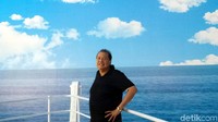 Chairman CT Corp, Chairul Tanjung pun dibuat terpesona dengan replika kapal Titanic ini. Menurut CT, kapal Titanic ini akan menghadirkan experience baru buat para pengunjung. (Wahyu/detikcom)
