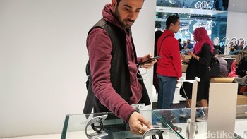 Pengunjung bebas mencoba perangkat yang ada. Foto: detikINET/Aisyah Kamaliah