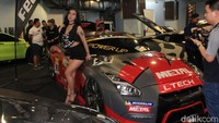 Model dengan paspor Thailand tersebut memiliki rambut panjang dengan tinggi 175 cm.  Foto: Ridwan Arifin