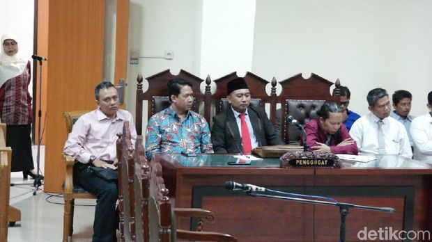 Gugatan Prof Suteki ke Rektor Undip Ditolak PTUN