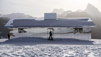 Di Kota Gstaad Anda juga dapat ikut serta dalam permainan ski dan seluncur salju di gletser, karena kota ini adalah destinasi olahraga musim dingin yang sesungguhnya. (Foto: CNN)