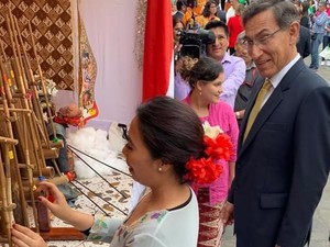 Presiden Peru dan Ibu Negara Terpesona Angklung Indonesia