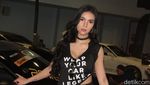 Miss Bangkok yang Senang Mobil Bertenaga Besar