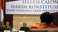 Panitian seleksi (pansel) hakim Mahkamah Konstitusi (MK) melakukan tes wawancara terhadap 5 orang kandidat calon hakim konstitusi di hari pertama, Rabu(11/12/2019).