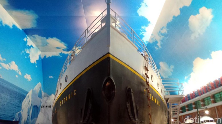 Image result for wahana titanic di trans studio bali