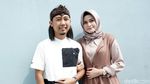 Senyum Bahagia Ade Jigo yang Jadi Penganten Baru