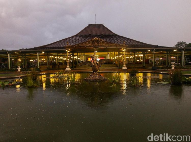 Melongok Pura Mangkunegaran, Keraton di Selatan Aliran Kali Pepe