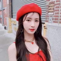 Pemilik nama lengkap Cho Mi Yeon ini dikatakan melakukan audisi di YG Entertainment ketika SMP. Ia menjadi trainee di sana selama lima tahun sebelum menjadi penyanyi freelance dan akhirnya pindah ke Cube.  Foto: Instagram @official_g_i_dle