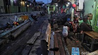 Hingga kini sebagian warga Jakarta dipesisir utara Jakarta tinggal di permukiman yang terbilang kumuh.
