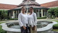 Selain asri, area taman juga dilengkapi dengan kolam air mancur.