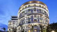 Pertimbangkan untuk menginap di Hotel de Paris Monte-Carlo atau setidaknya pergi ke sana untuk melihat-lihat. Meski bukan musim bermain-main di pantai, Anda tidak akan merasakan suhu yang sangat dingin di sini (Foto: CNN)