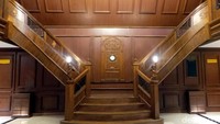 Meski cuma replika, tapi detail kapal Titanic ini sangat mengagumkan. Ingat tangga dimana Jack dan Rose bertemu? Ini dia lokasinya. (Wahyu/detikcom)