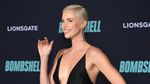 Sexy In Black! Gaya Charlize Theron dengan Mini Dress Dior