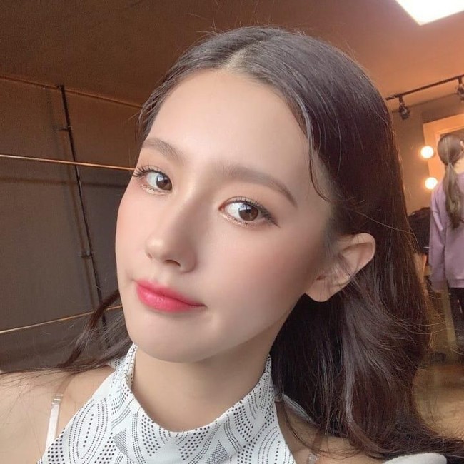 Miyeon sendiri punya penampilan yang cantik. Setelah mengetahui fakta bahwa ia hampir debut dengan Blackpink banyak yang mengatakan jika ia punya visual yang cocok dengan YG Entertainment. Foto: Instagram @official_g_i_dle