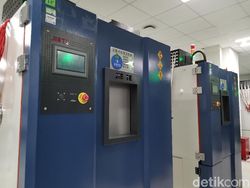Melihat Ponsel Oppo Disiksa