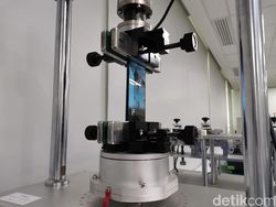 Melihat Ponsel Oppo Disiksa
