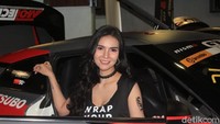 Selain dari Indonesia, ada model dari negara Thailand yang ikut meramaikan gelaran IAM Automodified tersebut. Namanya Meloon, pernah menyabet Miss Bangkok 2016 dan Miss Lovely Lady 2008 Foto: Ridwan Arifin