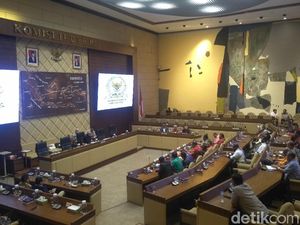 Nyanyian Bupati Warnai Pembahasan Pembentukan Papua Selatan di Komisi II