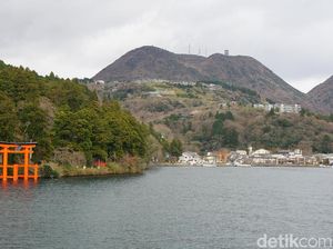 Foto: Potret Danau Jepang yang Cantik di Musim Dingin