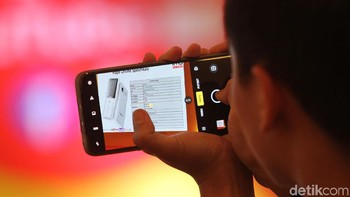 Ini merupakan langkah besar menuju inklusi digital di Indonesia, memberikan pengalaman digital kepada mereka pengguna baru ponsel. Dengan harga Rp 449.000, Hape Online - 4G Smart Feature Phone dengan sistem operasi KaiOS ini di-bundle dengan paket Freedom Combo dari IM3 Ooredoo.