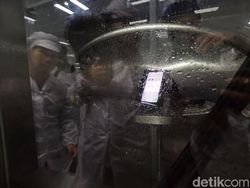 Melihat Ponsel Oppo Disiksa