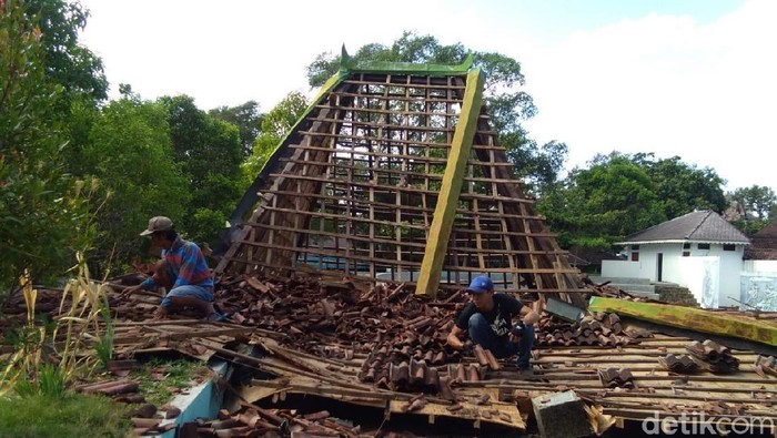 Porak Poranda Diterjang Puting Beliung Umbul Pengging