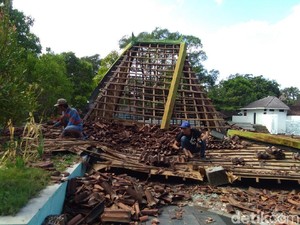 Porak Poranda Diterjang Puting Beliung, Umbul Pengging Boyolali Ditutup