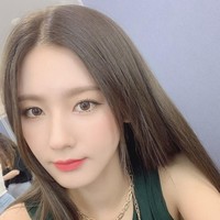 Blackpink adalah salah satu girlband Korea paling populer. Tak banyak yang tahu bahwa awalnya beranggotakan lebih dari empat member. Selain Jennie, JiSoo, Rose, dan Lisa, idol Korea Miyeon ternyata hampir bergabung dengan mereka. Foto: Instagram @official_g_i_dle