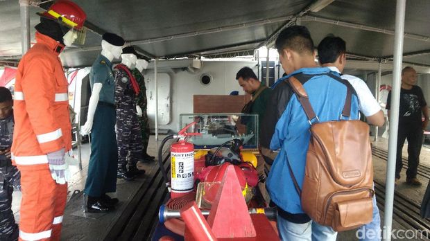 Bersandar di Pelabuhan Cirebon, Kapal Perang TNI AL Boleh Dimasuki Warga