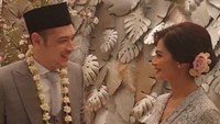 Tawa Richard Kevin saat hendak memasangkan cincin di jemari Cut Tari. Dok. Instagram