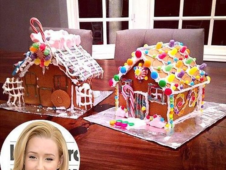 Kreatif! Kelly Jenner dan Iggy Azalea Bikin Kreasi Gingerbread House