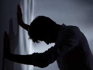 Pria Ini Kaget Luar Biasa, Pacar Onlinenya Ternyata Istri Sahabat Sendiri