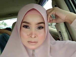 Viral Emak-emak Jago Makeup, Perubahan Setelah Dandan Pangling Banget
