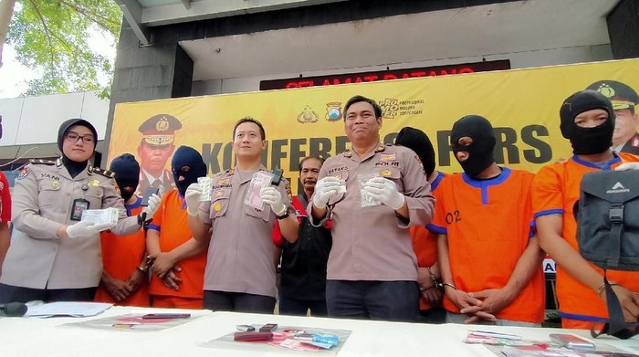 Dua Pelaku Pemerasan yang Ngaku Polisi Diringkus di Gresik