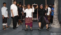 Chairul Tanjung bersama rombongan sempat menjajal beberapa wahana di Trans Studio Bali.