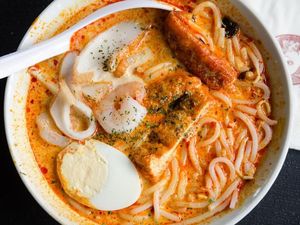 Hangatkan Badan dengan Laksa Betawi Enak di 5 Tempat Ini