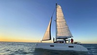 Salah satu langkah besar yang ia lakukan adalah saat dirinya menerima ajakan berlayar melintasi Samudra Atlantik dengan menumpang perahu layar untuk menghadiri dua konferensi iklim utama. Greta menolak untuk naik pesawat karena dampak lingkungan yang diakibatkan dari perjalanan udara. GSCCnetwork via AP Photo.