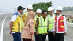 Saat Jokowi Cek Langsung Jalan Tol Jakarta-Cikampek
