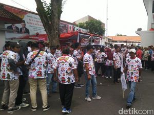 Rombongan Relawan yang Antar Gibran Sudah Tiba di DPD PDIP Jateng