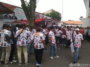 Rombongan Relawan yang Antar Gibran Sudah Tiba di DPD PDIP Jateng