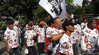 Koordinator pemberangkatan, Kuat Hermawan Santoso, mengatakan ada sekitar 980 orang yang akan berangkat mengantarkan Gibran. 20 bus disediakan oleh panitia. Bayu Ardi Isnanto/Dok. Detikcom.