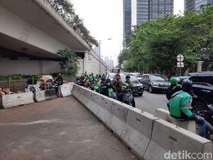 TransJ-Mobil Tak Bisa Lintasi U-Turn Jl Satrio, Motor Diberi Jalur Khusus