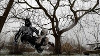 Tradisi ini merupakan perayaan memperingatai Santo Nicholas yang dulu menenangkan anak-anak dengan permen usai mereka melihat iblis (Reuters).