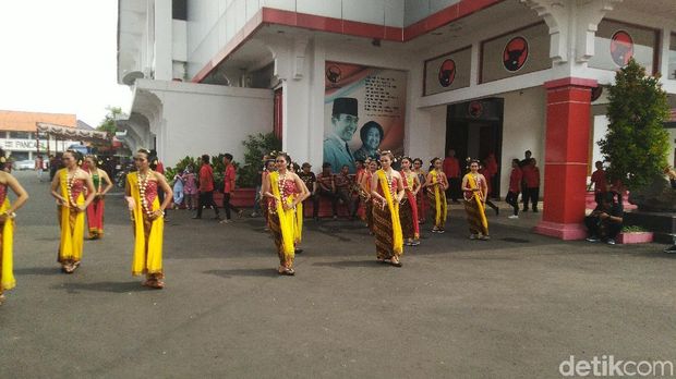 Para Pendaftar Pilkada Bawa Rombongan Makan Bersama, PDIP Jateng: Silakan