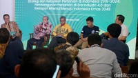 Nantinya digitalisasi ini akan mencakup transaksi penjualan hasil pertanian secara langsung kepada pembeli melalui aplikasi. Digitalisasi yang juga tengah dikembangkan adalah membangun platform yang berisi data petani, luas lahan hingga rencana tanam serta data lainnya.