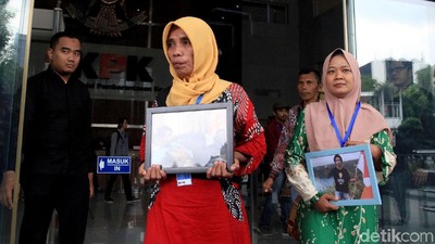 Keluarga Mahasiswa yang Tewas di Kendari Sambangi KPK