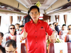 Di Sini Ternyata Gibran Berganti Baju Partai Sebelum Mendaftar Pilkada